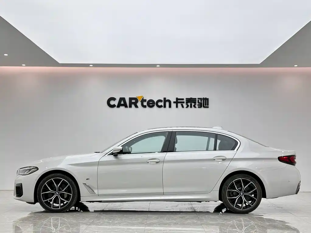 BMW 5 Series — миниатюра 2