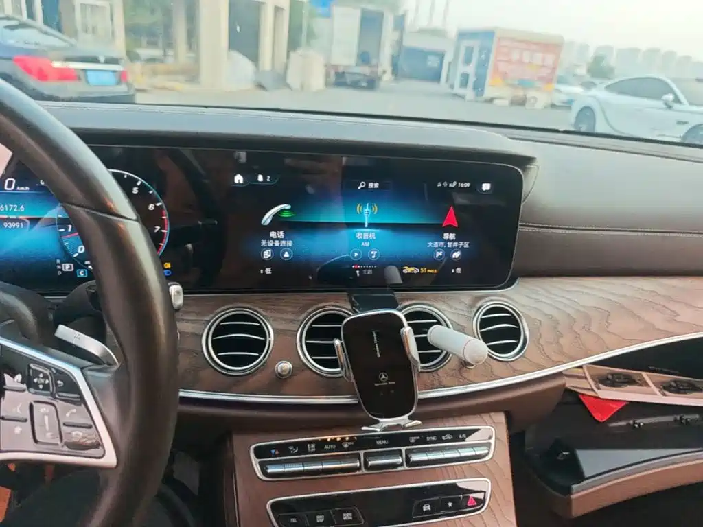 Mercedes-Benz E-Class — миниатюра 13
