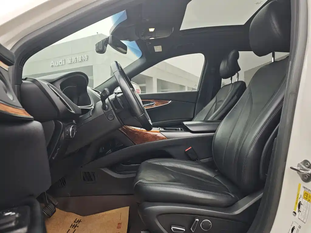 LINCOLN NAVIGATOR (IMPORT)