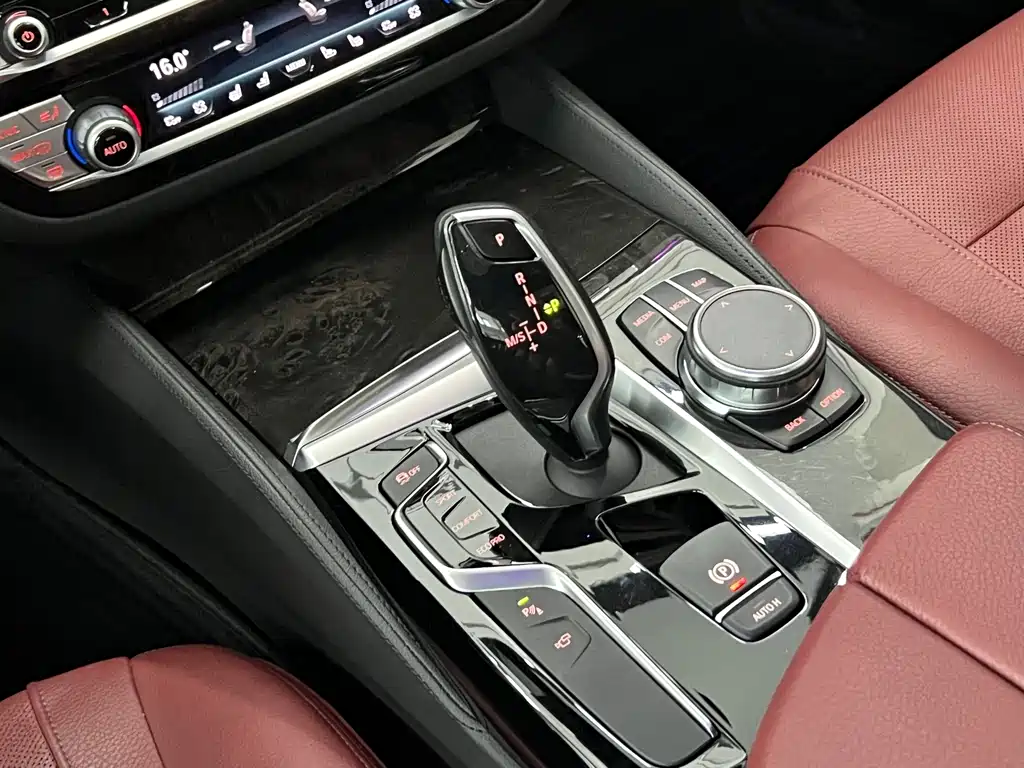 BMW 5 Series — миниатюра 17