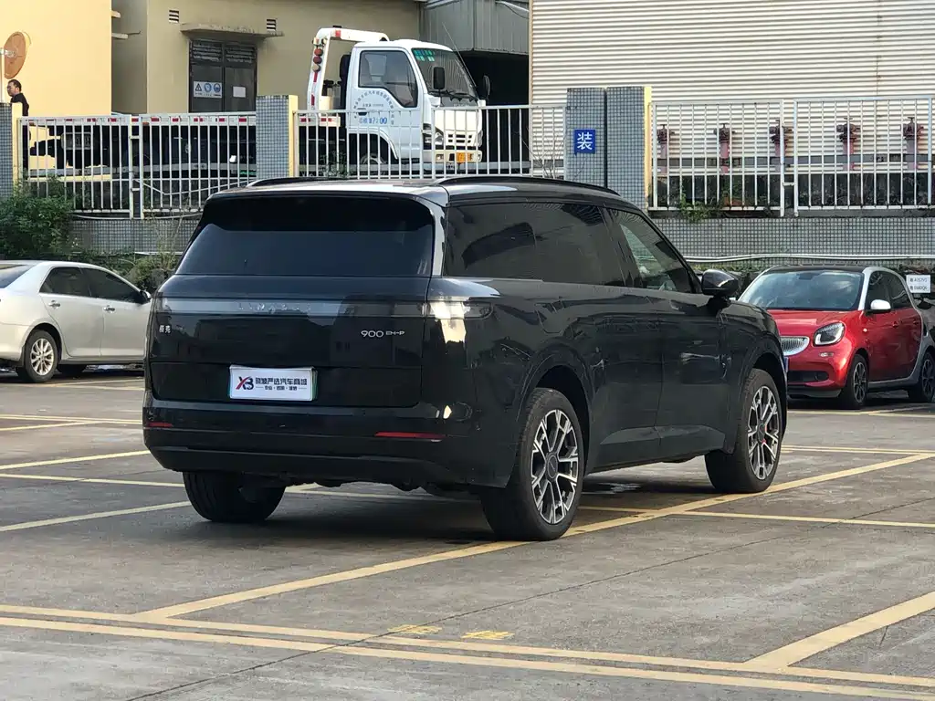 Lynk & Co 900 — миниатюра 4