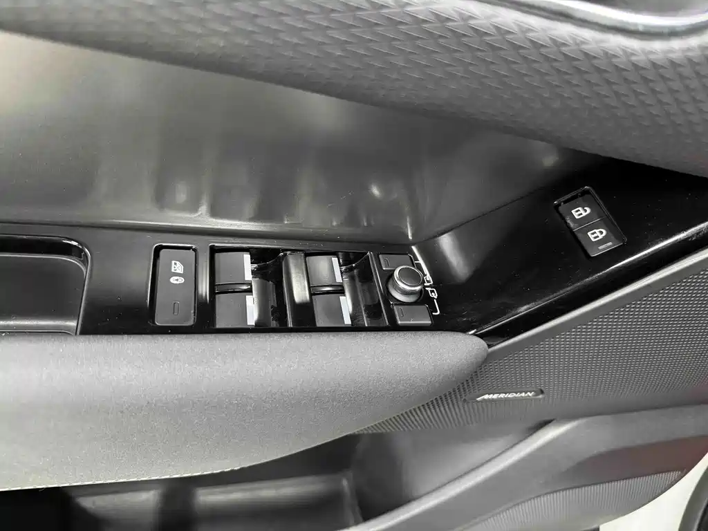 Land Rover Velar — миниатюра 13