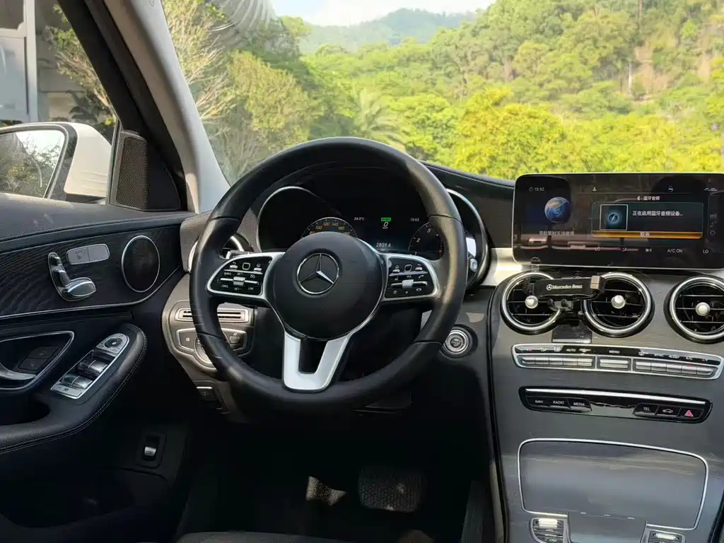 Mercedes-Benz C-Class — миниатюра 12