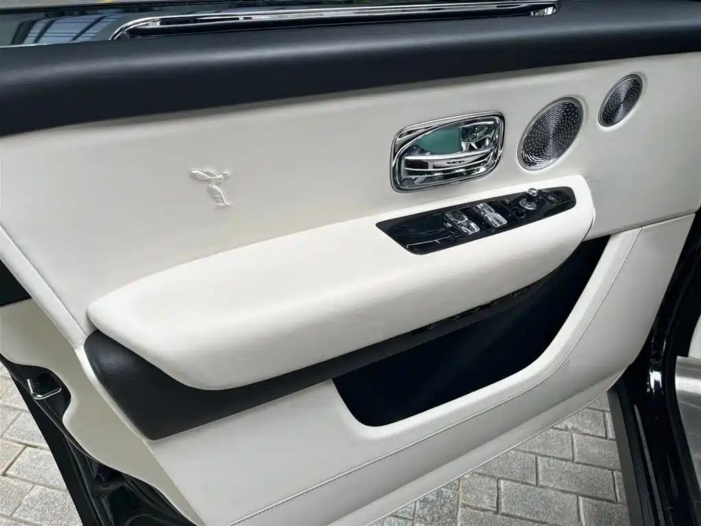 Rolls-Royce Cullinan 2018 мест