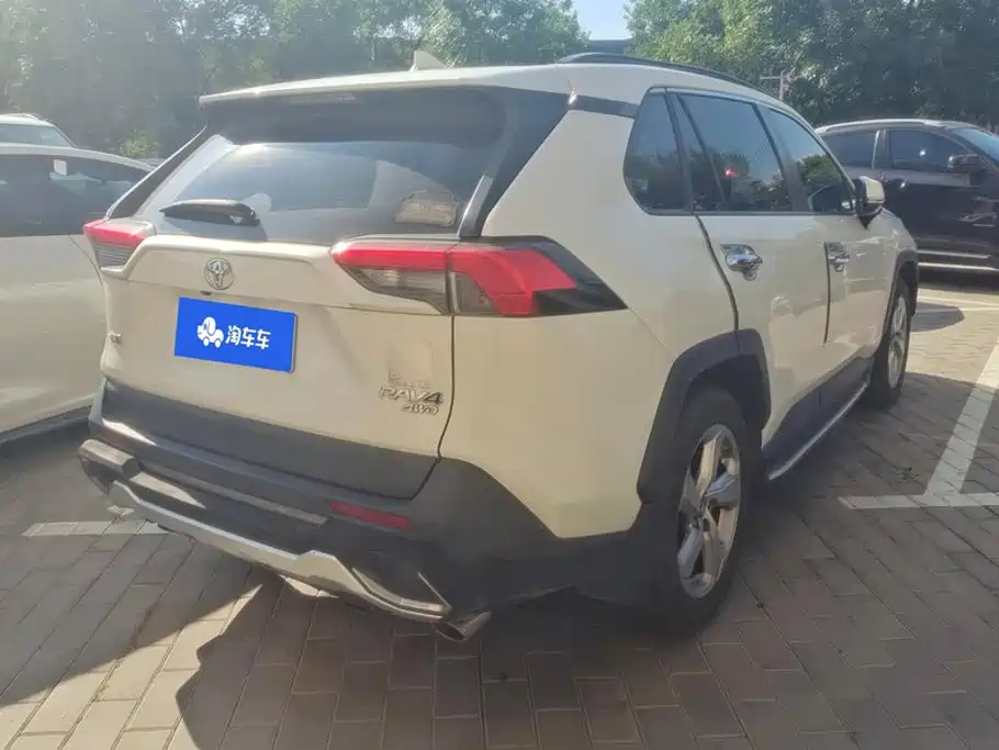Toyota RAV4 — миниатюра 3