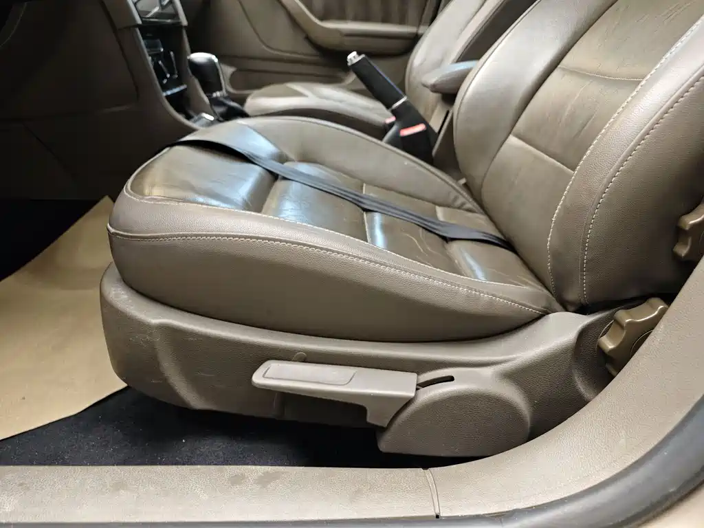 Volkswagen Bora 2014 1.6L AT Comfort