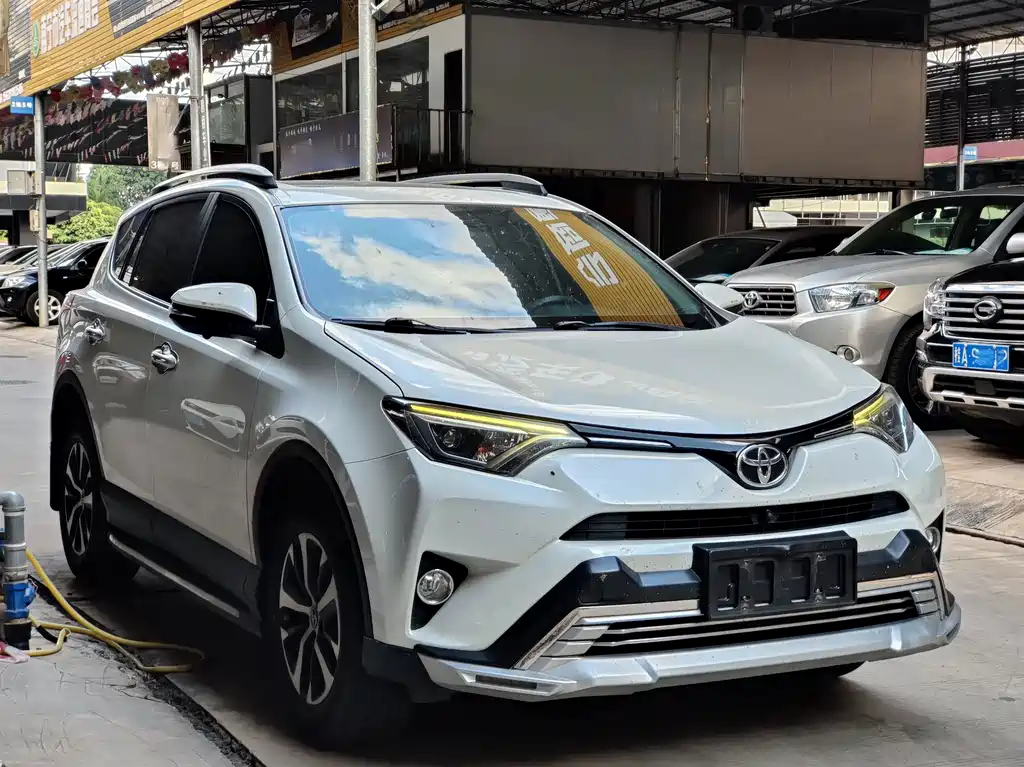 Toyota RAV4 — миниатюра 3