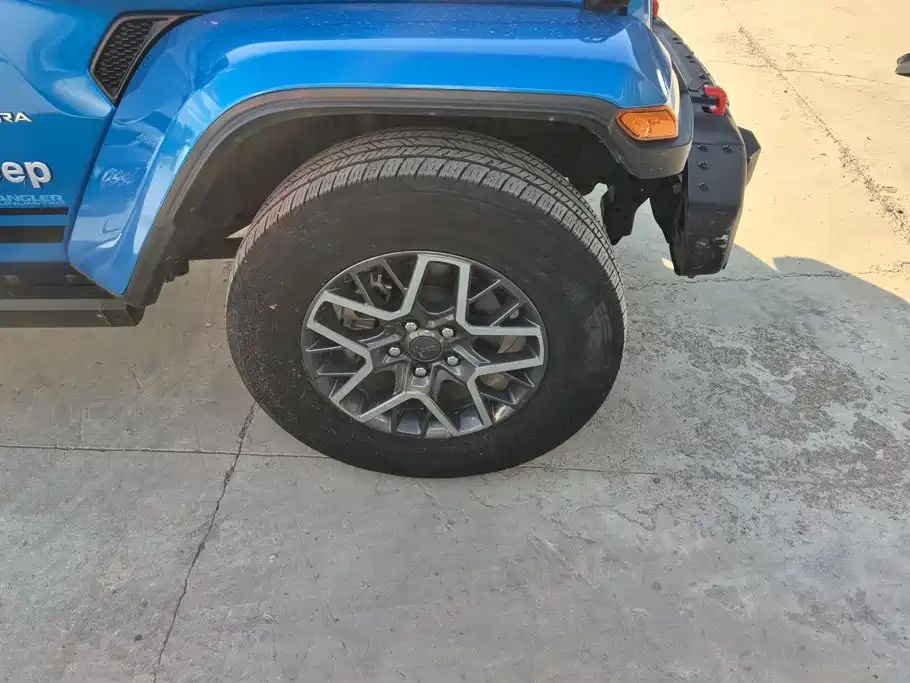 Jeep Wrangler PHEV — миниатюра 6
