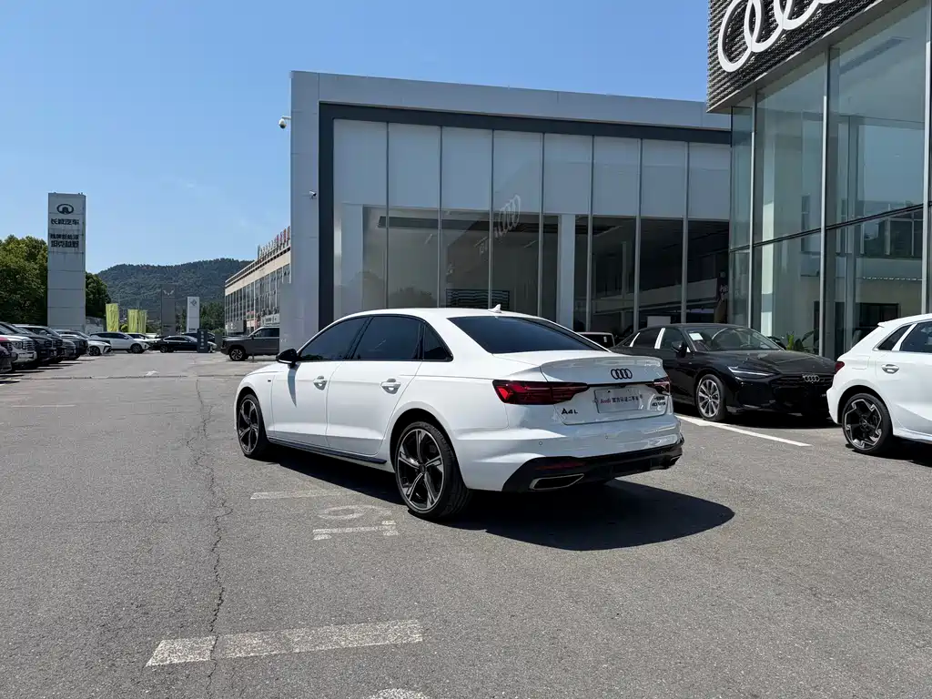 Audi A4L 2025 200 Enjoy 40 TFSI Luxury B&O