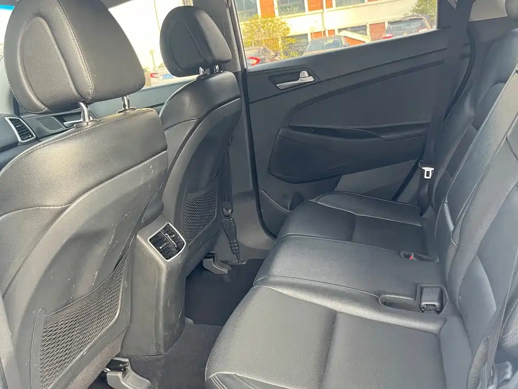 Hyundai Tucson 1.6T DCT 2WD 15th Anniversary Special Edition, фото 14
