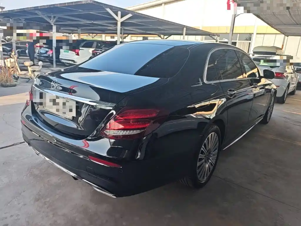 Mercedes-Benz E-Class — миниатюра 7
