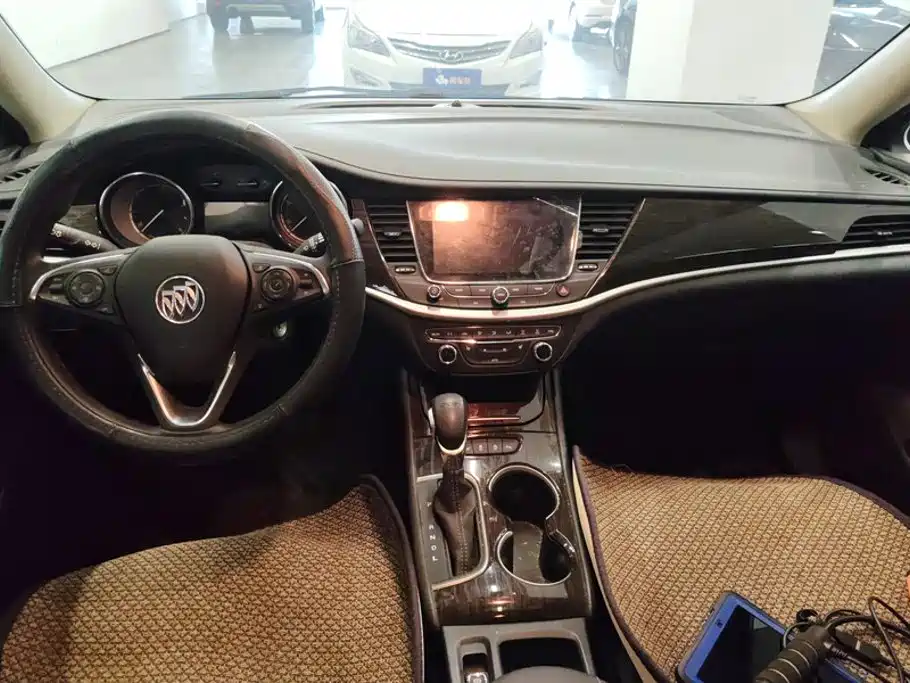 Buick Verano — миниатюра 12