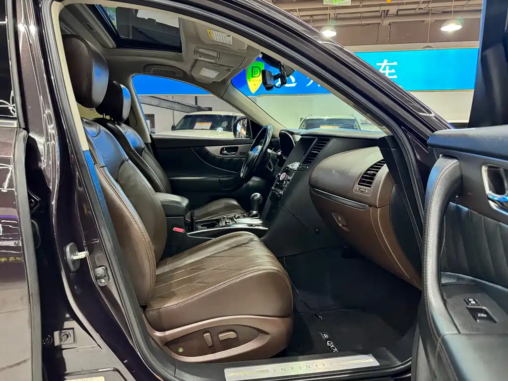 Infiniti QX70 — миниатюра 9