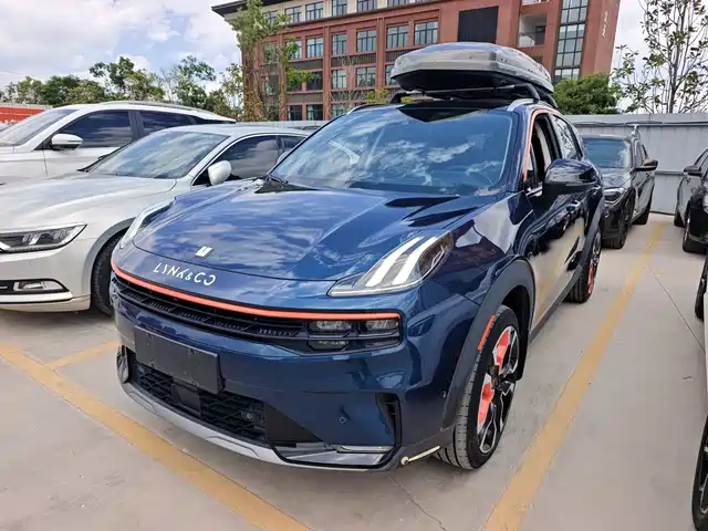 2021 Lynk & Co 06
