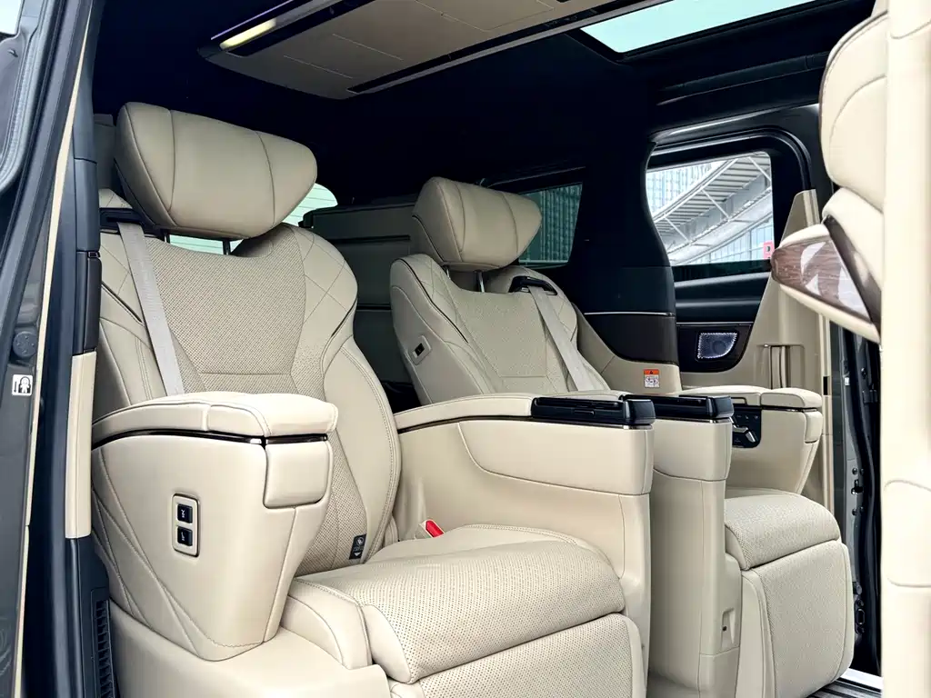 Toyota Vellfire 2024 2.5L