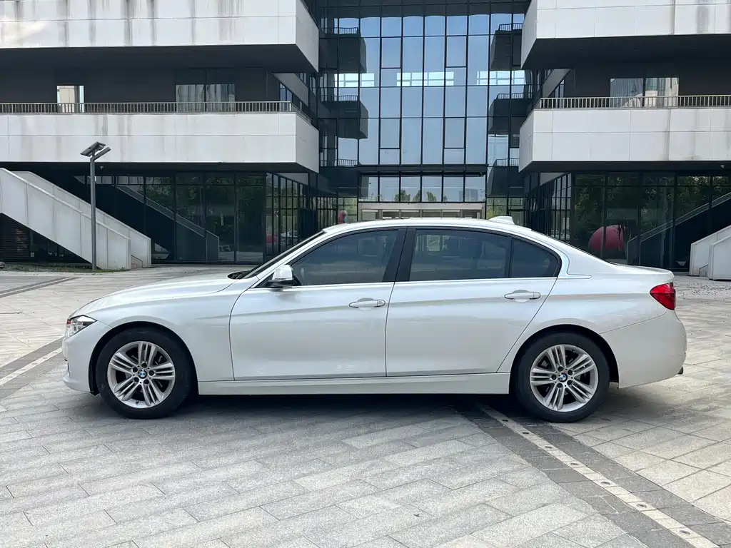 BMW 3 Series — миниатюра 3
