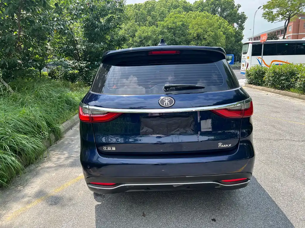 BYD MAX — миниатюра 6