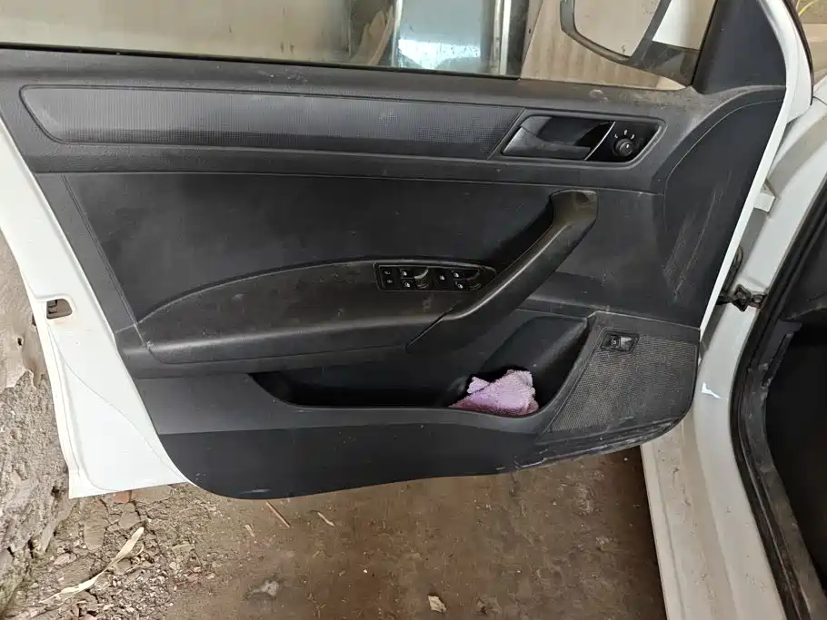 Volkswagen Santana — миниатюра 7