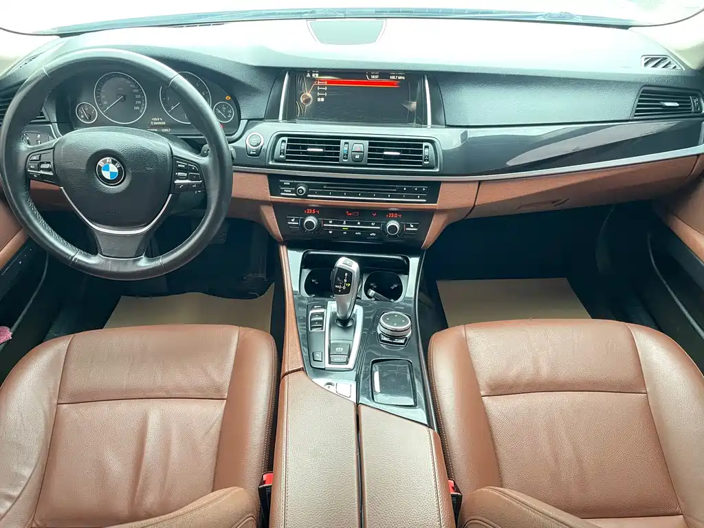 BMW 5 Series — миниатюра 7