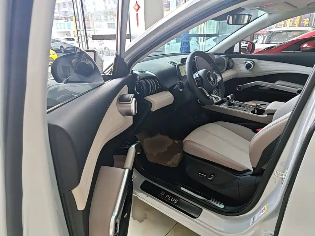 BYD Yuan Plus — миниатюра 16