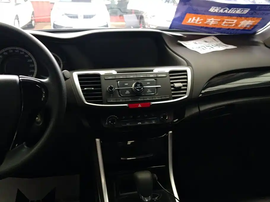 Honda Accord — миниатюра 13