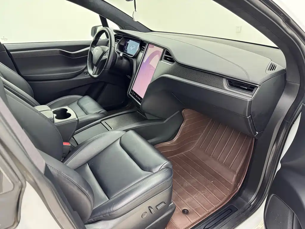 Tesla Model X — миниатюра 16