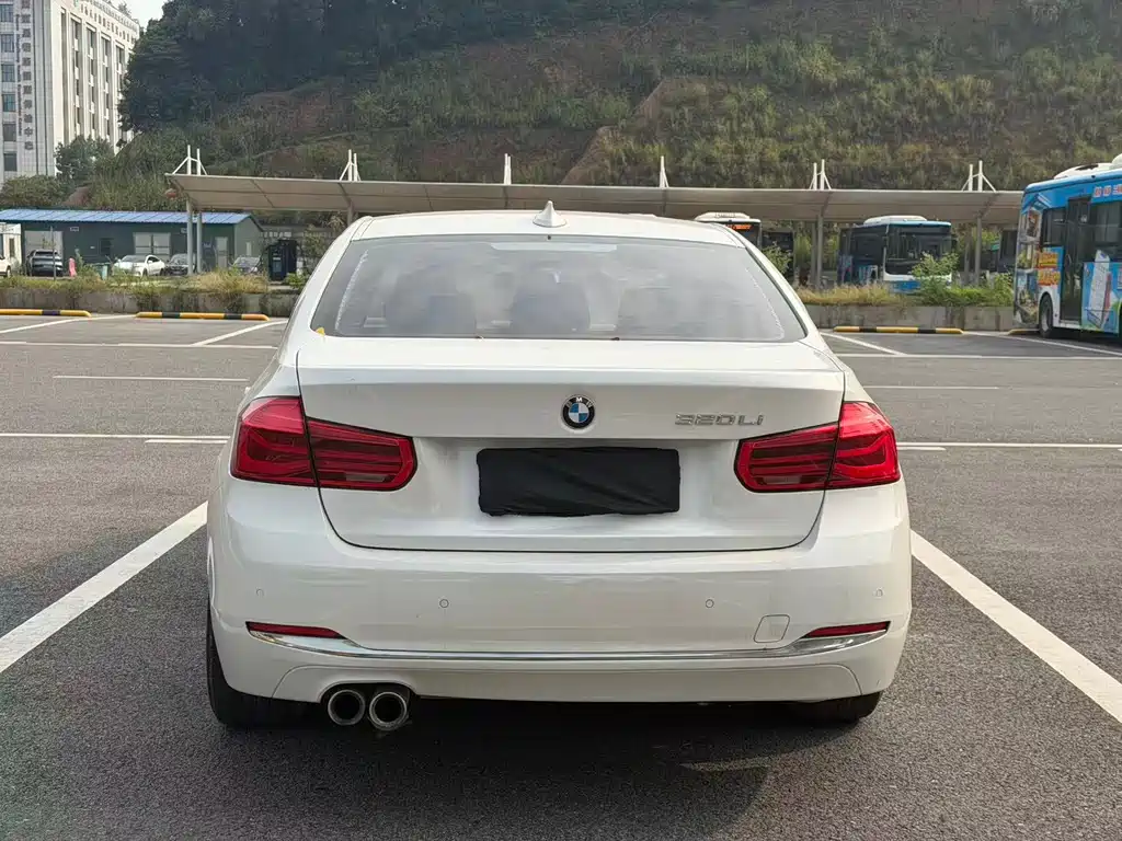 BMW 3 Series — миниатюра 11
