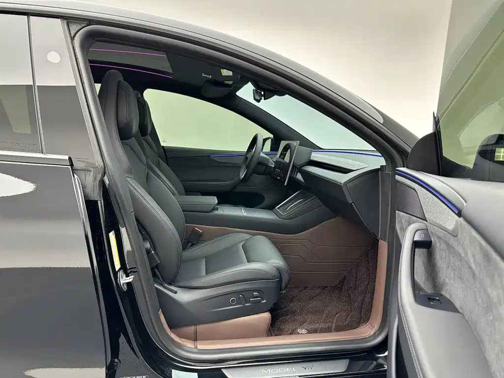 Tesla Model Y L — миниатюра 21