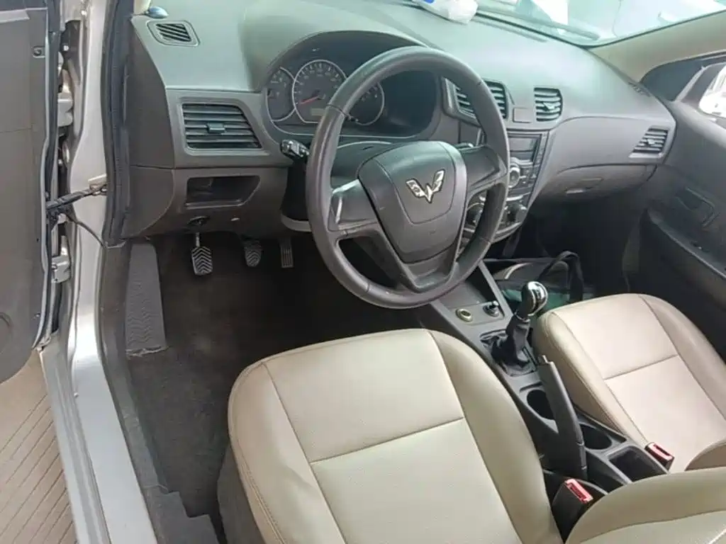 Wuling Hongguang — миниатюра 10