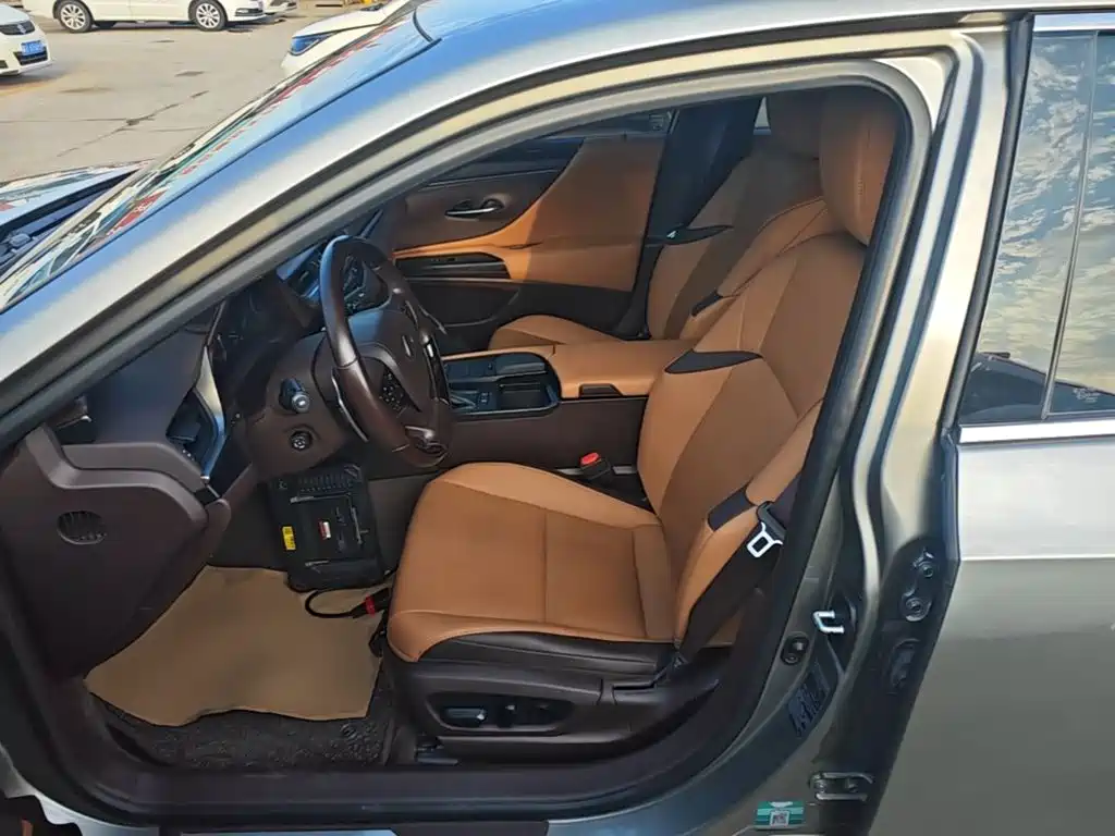 Lexus ES — миниатюра 15