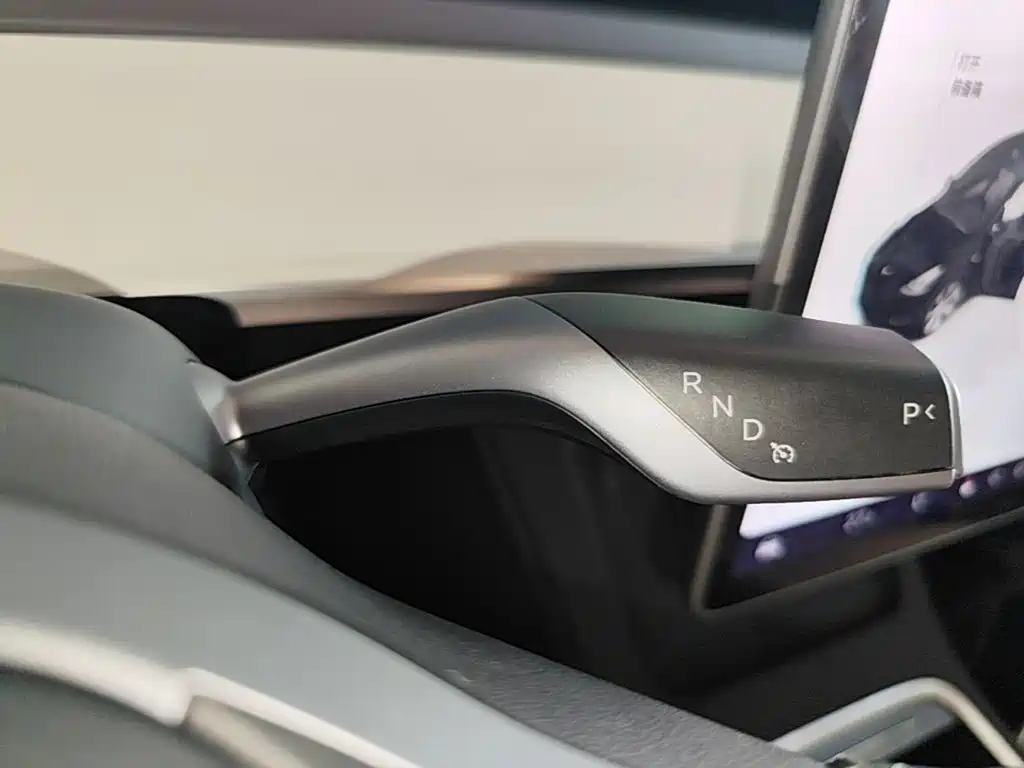 Tesla Model Y — миниатюра 14