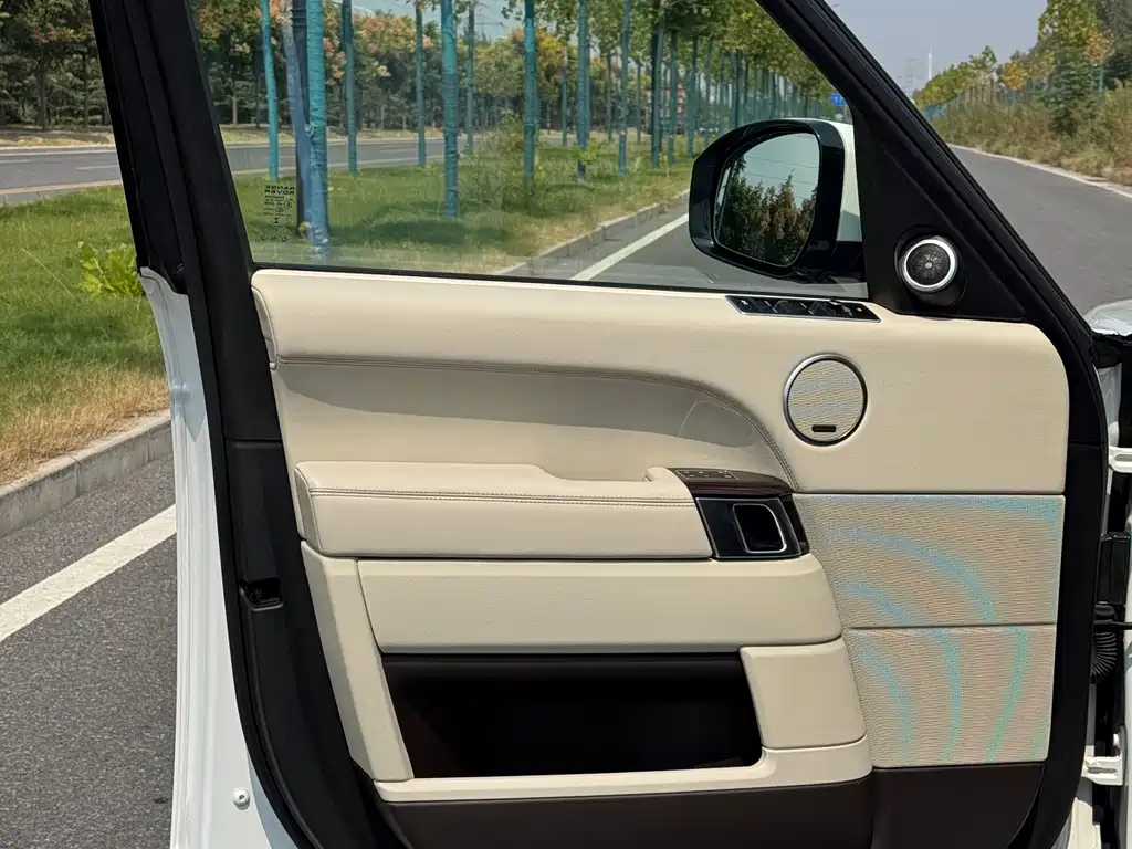Land Rover Range Rover — миниатюра 17