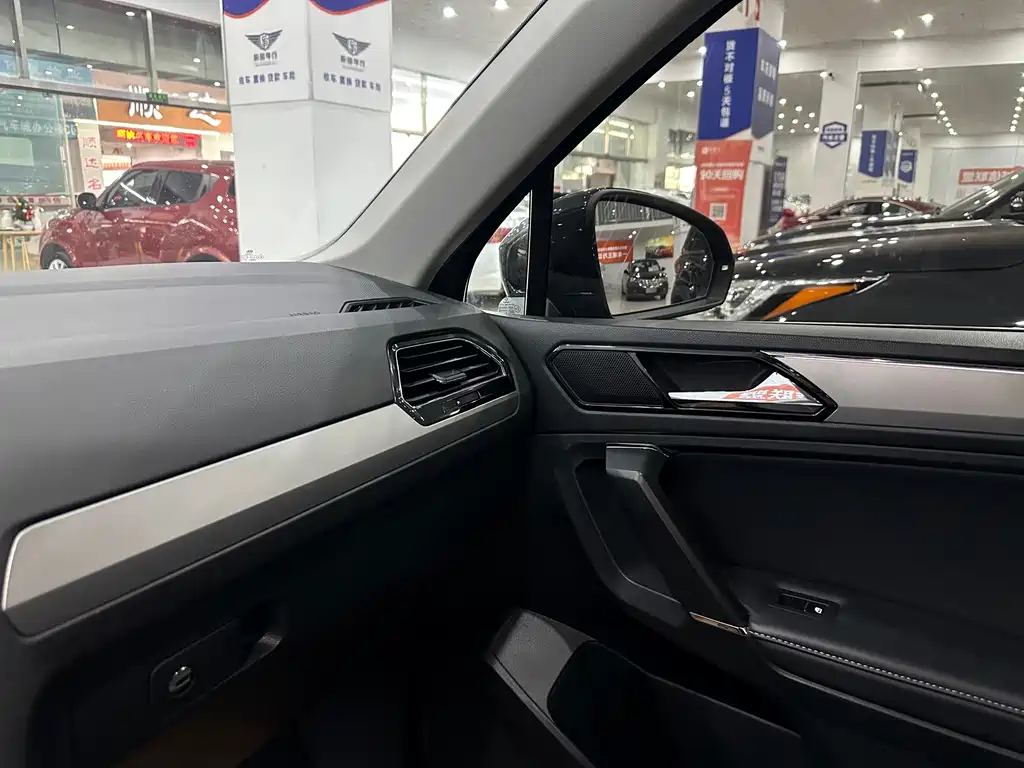 Volkswagen Tiguan L — миниатюра 26
