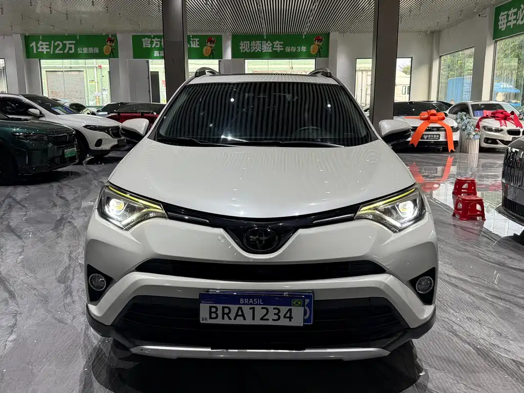 Toyota RAV4 — миниатюра 3