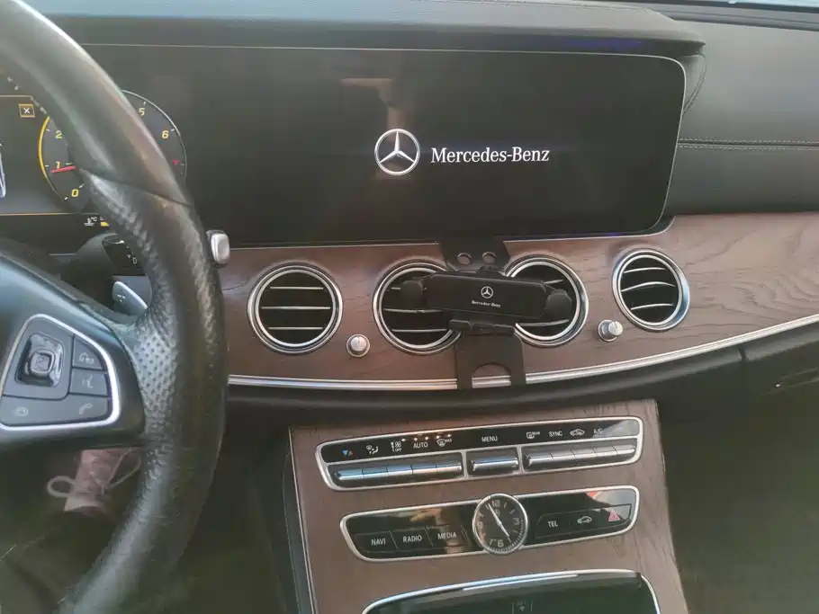 Mercedes-Benz E-Class — миниатюра 13