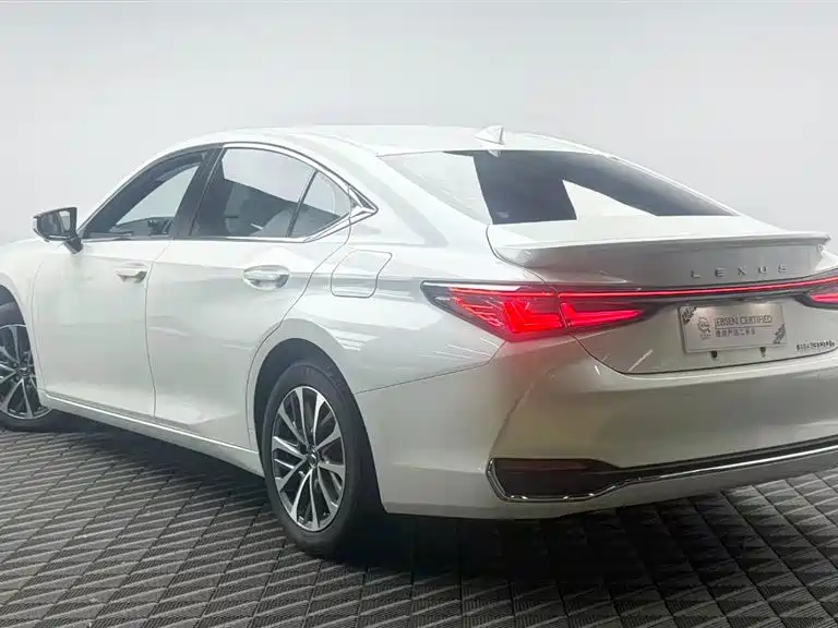 Lexus ES — миниатюра 6