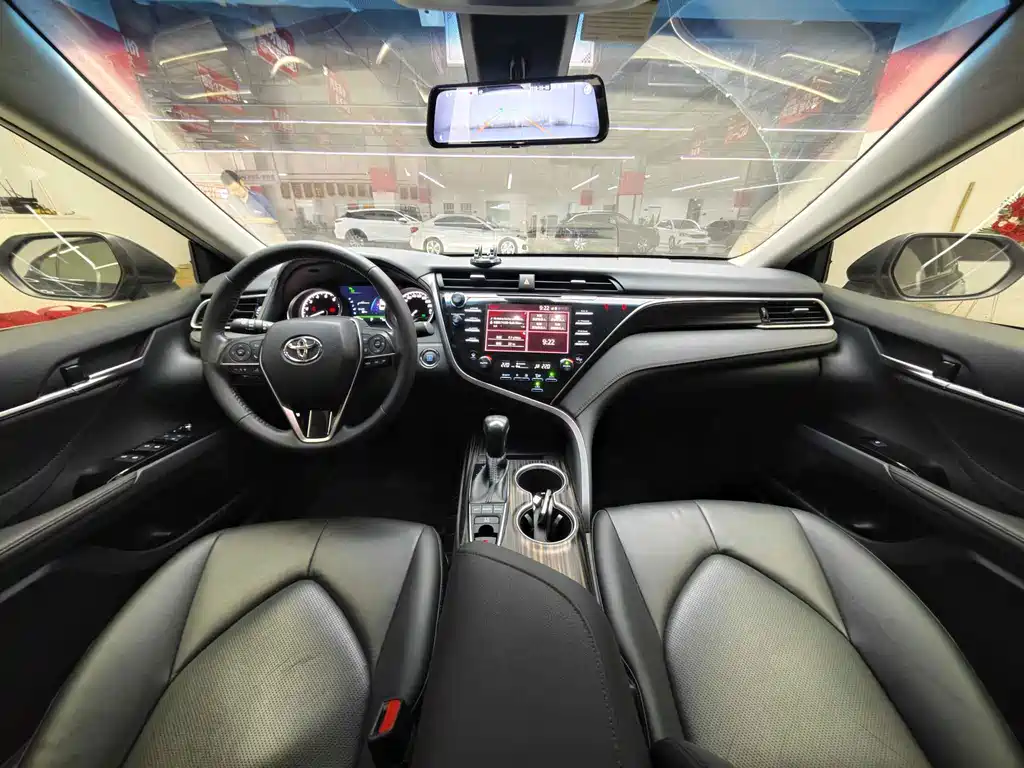Toyota Camry — миниатюра 10