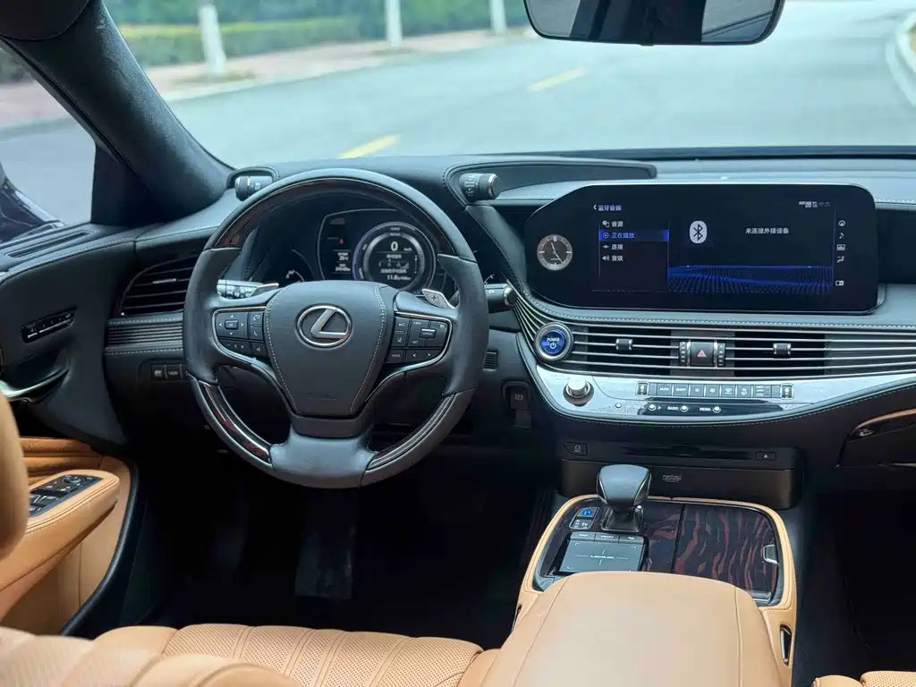 Lexus LS 2021 500h Luxury