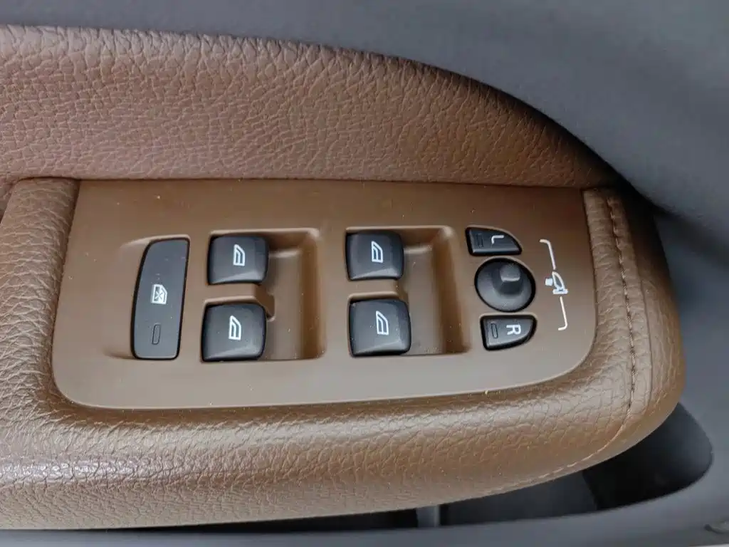 Volvo XC60 — миниатюра 9