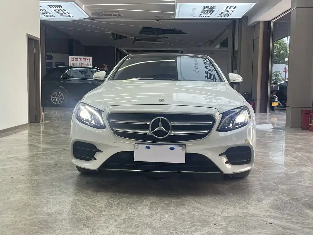 Mercedes-Benz E-Class — миниатюра 2