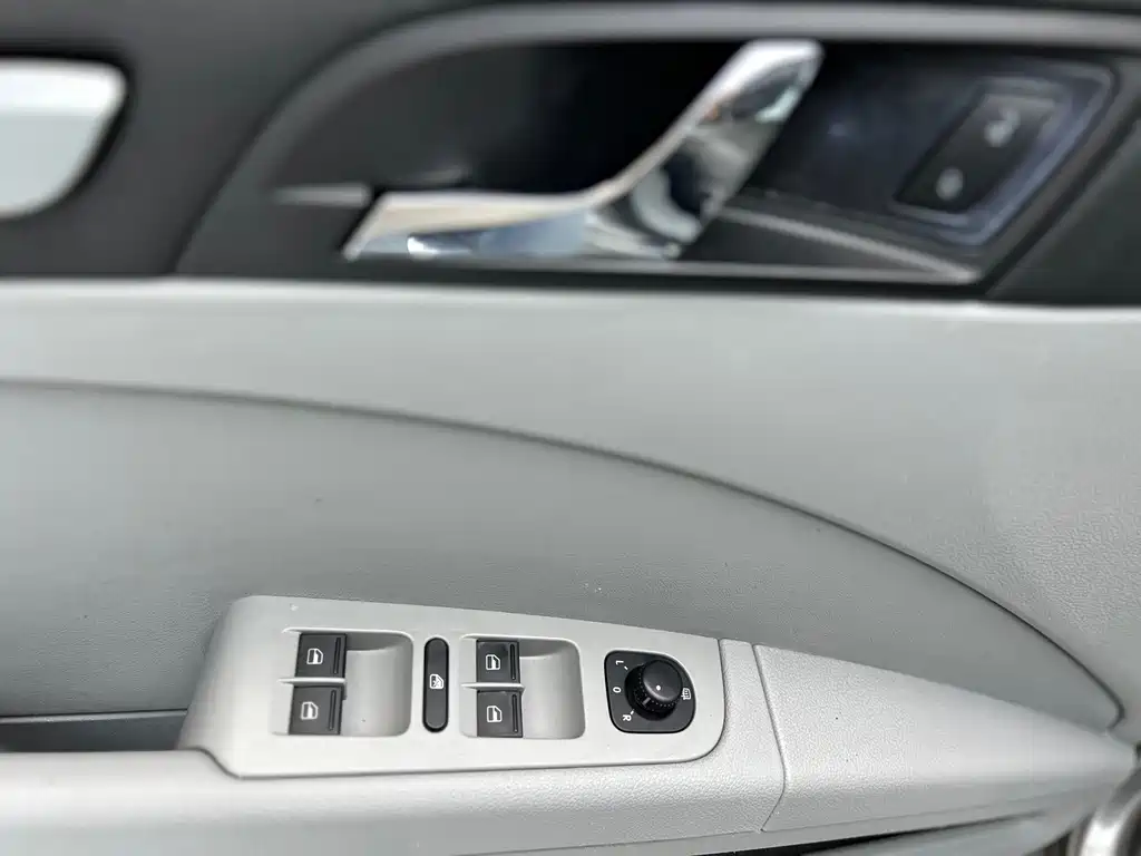 Skoda Superb — миниатюра 12