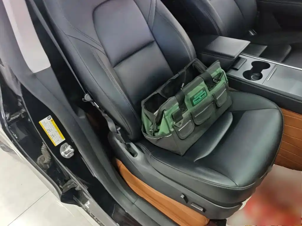 Tesla Model Y — миниатюра 25