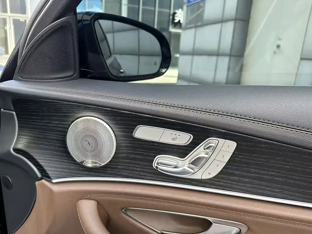Mercedes-Benz E-Class — миниатюра 21