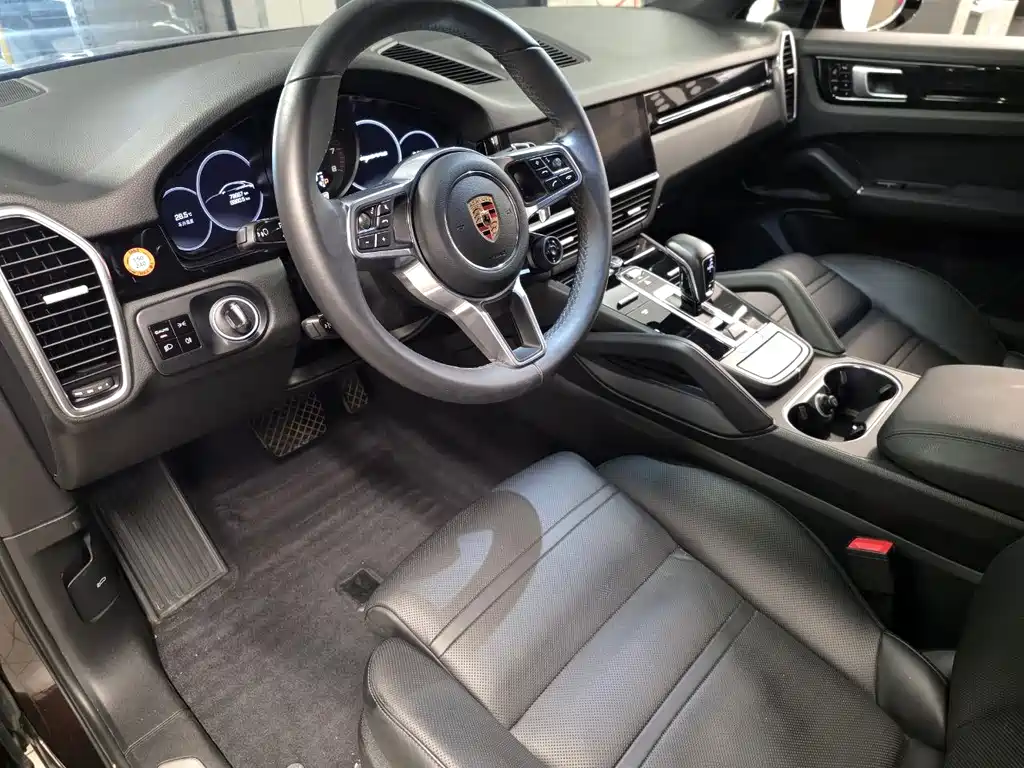 Porsche Cayenne — миниатюра 9