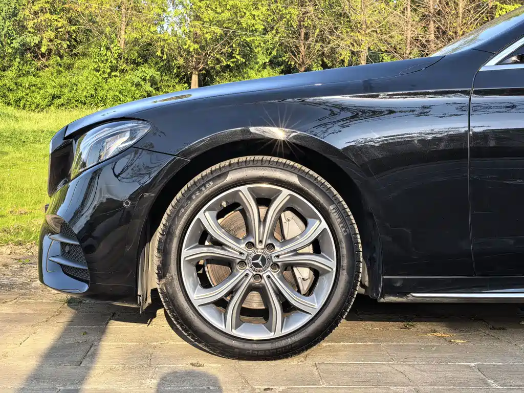 Mercedes-Benz E-Class — миниатюра 17