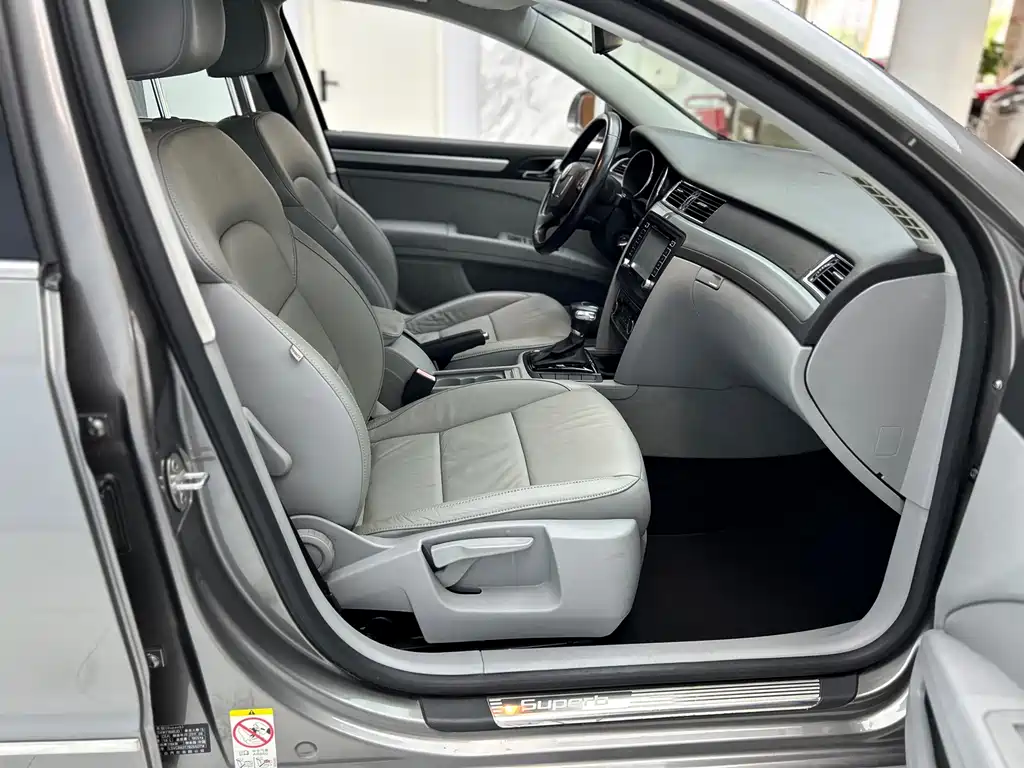 Skoda Superb — миниатюра 10