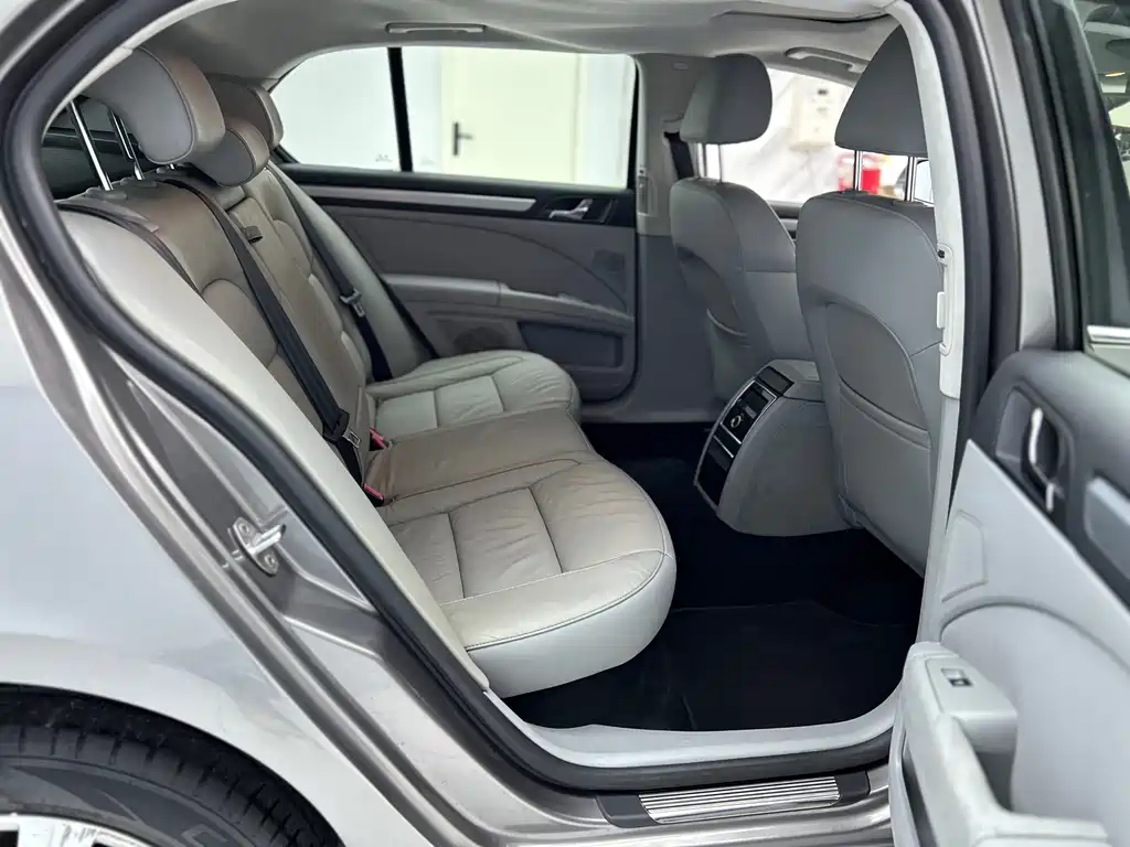Skoda Superb — миниатюра 11