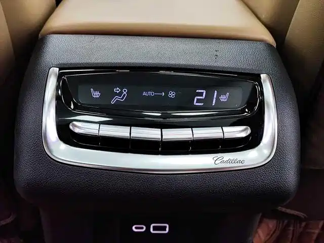 Cadillac XT6 — миниатюра 14