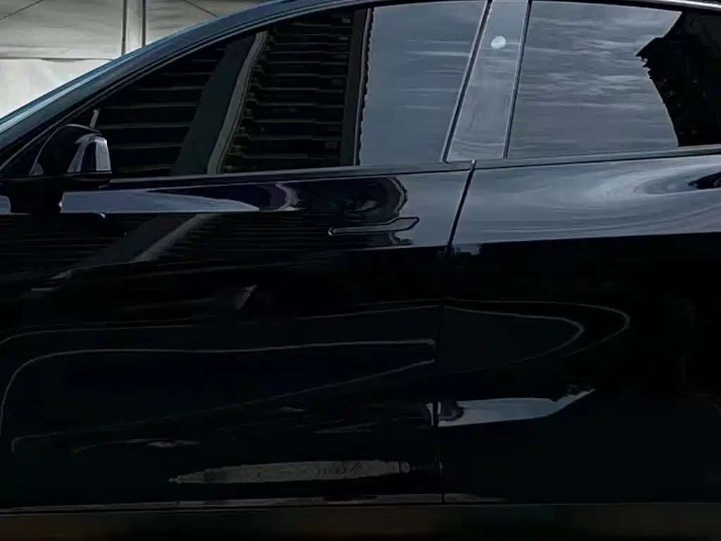 Tesla Model Y — миниатюра 8