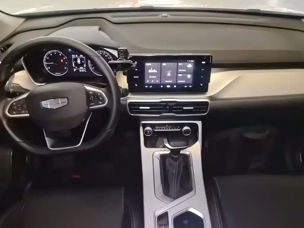 Geely Binyue — миниатюра 10